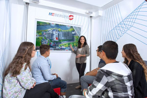 InfoTruck-Besuch im M+E-Unternehmen